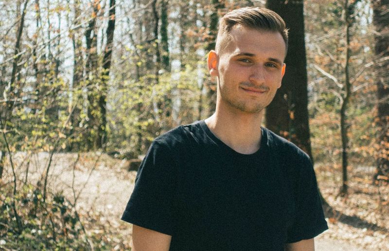 Paul ist leidenschaftlicher Fußballspieler.