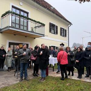 Viele Besucher haben sich versammelt